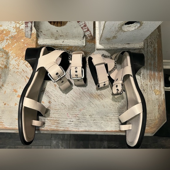 Top Shop Elegant Cream Sandals with Buckle Detail - Picture 2 of 6